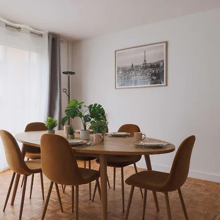 Cozy 2br With Balcony-4 Guests-15th Apartment