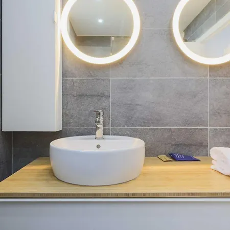 Apartment Cozy 2br With Balcony-4 Guests-15th *