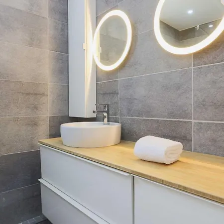 Cozy 2br With Balcony-4 Guests-15th